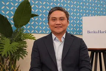 ENCIK SAKTIANDI SUPAAT: Pertumbuhan sektor perkhidmatan akan lebih perlahan sedikit sedang kesan pembukaan semula reda.