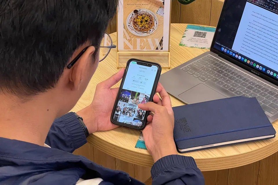 KEGUNAAN TIKTOK: Muhammad Hasif Salehin, mahasiswa tahun ketiga Pengajian Melayu di Universiti Nasional Singapura (NUS), berkongsi tentang kegunaan TikTok bagi badan seperti Persatuan Bahasa Melayu Universiti Nasional Singapura.