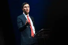 Menantu Presiden Amerika Syarikat Donald Trump, Encik Jared Kushner, berucap pada taklimat peringkat tinggi Lembaga Keamanan di New York pada 23 September 2026. Peranan Encik Kushner dalam usaha diplomatik dan pembinaan semula Gaza menjadi perhatian susulan laporan mengenai kepentingan perniagaannya dalam sebuah syarikat Israel yang turut melabur dalam firma pembekal peralatan kepada tentera Israel.