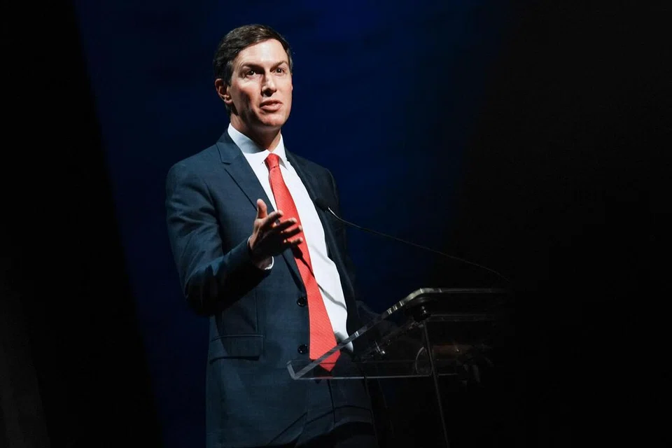 Menantu Presiden Amerika Syarikat Donald Trump, Encik Jared Kushner, berucap pada taklimat peringkat tinggi Lembaga Keamanan di New York pada 23 September 2026. Peranan Encik Kushner dalam usaha diplomatik dan pembinaan semula Gaza menjadi perhatian susulan laporan mengenai kepentingan perniagaannya dalam sebuah syarikat Israel yang turut melabur dalam firma pembekal peralatan kepada tentera Israel.
