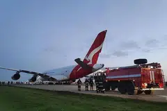 ISU TEKNIKAL: Pesawat Airbus A380 penerbangan QF1 Qantas dari Singapura ke London yang dilencongkan ke Baku, Azerbaijan, selepas juruterbangnya menerima isyarat kerosakan sementara di kokpit. - Foto HEYDAR ALIYEV INTERNATIONAL AIRPORT/FACEBOOK