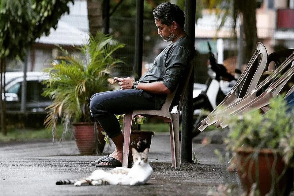 TEWAS: Encik Khairy Jamaluddin menyiarkan kiriman bersama gambar di media sosial selepas tewas dalam pilihan raya bagi kerusi Parlimen Sungai Buloh. - Foto-foto INSTAGRAM KHAIRYKJ, fail