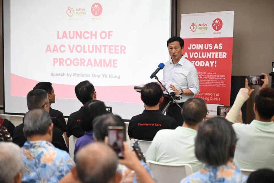 Menteri Kesihatan, Encik Ong Ye Kung, berucap semasa pelancaran program sukarelawan, ‘Silver Guardian’, di Pusat Penuaan Aktif Esther Perkhidmatan Masyarakat Presbyterian di Strathmore Avenue pada 5 April. 