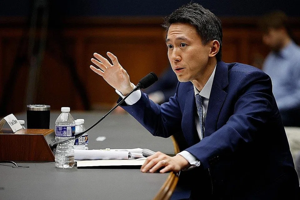 TAMPIL DI KONGRES AMERIKA: Ketua Eksekutif TikTok, Encik Chew Shou Zi, semasa disoal oleh para penggubal undang-undang di Kongres Amerika Syarikat. - Foto AFP