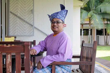 SEMANGAT GOTONG-ROYONG: Encik Mohamed Hizammuddin Mohamed Yusof yakin cabaran pembalajaran dan pengajaran bahasa Melayu dapat diatasi bersama dengan kerjasama semua pihak termasuk kakitangan sekolah dan ibu bapa. - Foto BM oleh JEREMY KWAN