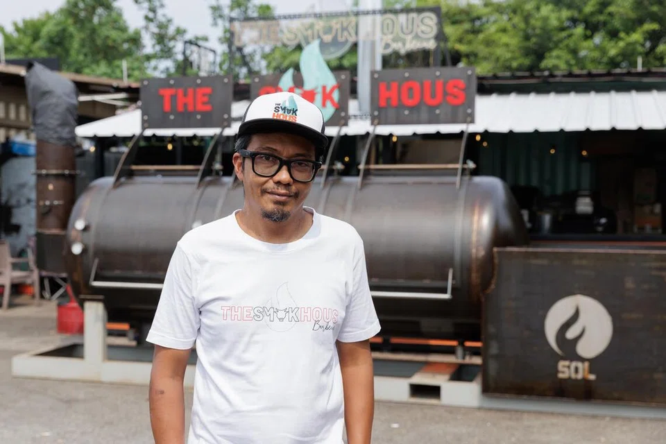 Pemilik The Smok Hous, Encik Isrudy Shaik, antara pengendali F&B yang terjejas dan perlu mengosongkan premisnya di Punggol Container Park menjelang 31 Oktober.