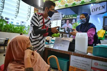 GALAK PENJAJA MANFAAT TEMPAHAN DALAM TALIAN: AfA ingin membantu menarik lebih ramai penjaja menggunakan wadah dalam talian bagi mendapatkan lebih banyak tempahan makanan. - Foto fail 