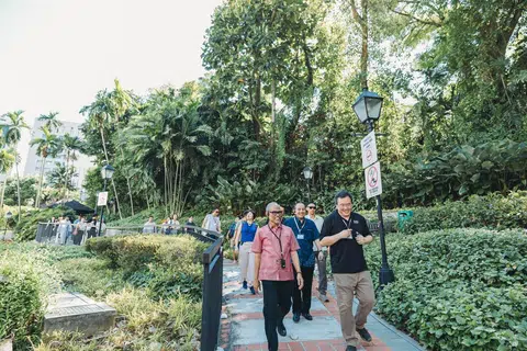 Menteri Pembangunan Sosial dan Keluarga, Encik Masagos Zulkifli Masagos Mohamad (depan, kiri) di Jejak Warisan Perkhidmatan Sosial di 64 Club Street yang dilancarkan pada 12 April.