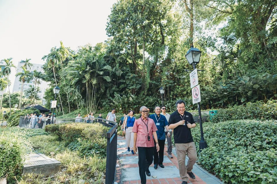 Menteri Pembangunan Sosial dan Keluarga, Encik Masagos Zulkifli Masagos Mohamad (depan, kiri) di Jejak Warisan Perkhidmatan Sosial di 64 Club Street yang dilancarkan pada 12 April.