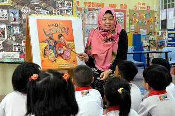 TINGKAT SEKTOR PRASEKOLAH: Antara inisiatif ialah meningkatkan jumlah tempat di prasekolah dan membangunkan sistem yang menyokong bagi kanak-kanak daripada keluarga bergaji rendah menerusi program perintis, KidStart. - Foto fail