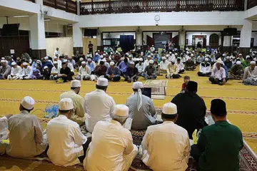 ACARA MASJID: Sambutan jemaah terhadap program di Masjid Alkaff Kampung Melayu sebelum Covid-19 amat luar biasa dan diharap sambutan maulid secara maya mendapat sambutan yang hangat. - Foto-foto MASJID ALKAFF KAMPUNG MELAYU