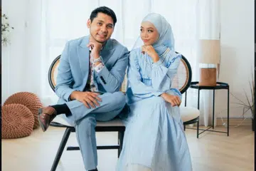 Kebersamaan dalam kehidupan satu aspirasi yang disampaikan dengan jujur dan ikhlas melalui gandingan padu juara pertandingan, ‘Big Stage’, Sarah Suhairi, dan suaminya, Aswad Anuar, dalam lagu, ‘With You’.