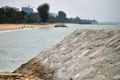 LINDUNGI PANTAI: PUB akan mengkaji cara mengatasi ancaman kenaikan paras air laut di kawasan yang mudah terjejas, termasuk di pantai East Coast.