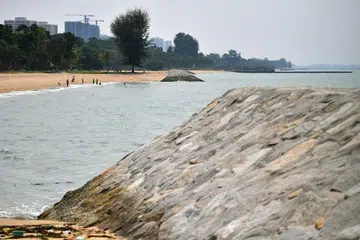 LINDUNGI PANTAI: PUB akan mengkaji cara mengatasi ancaman kenaikan paras air laut di kawasan yang mudah terjejas, termasuk di pantai East Coast.