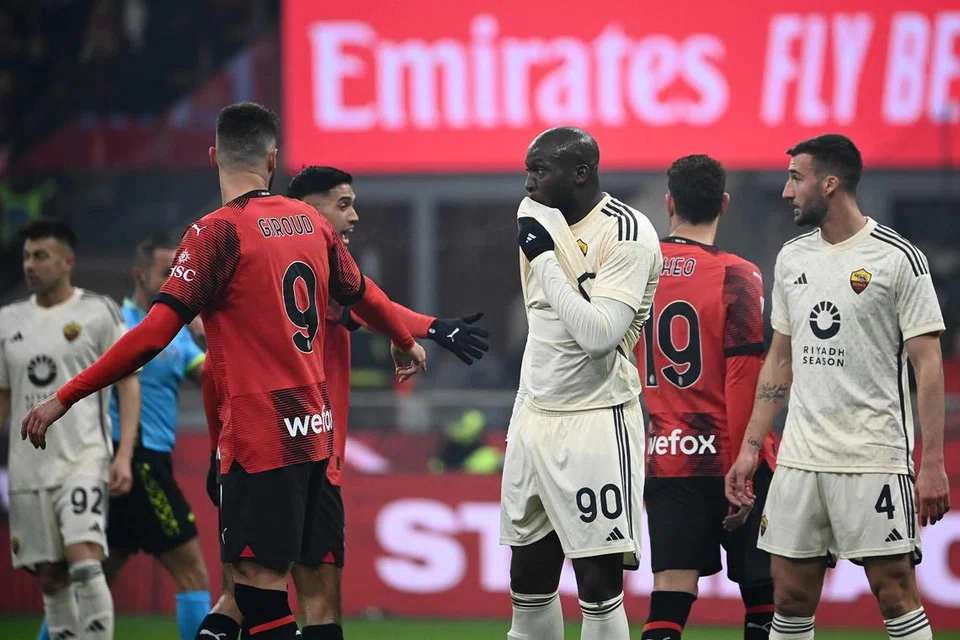 TIDAK MENARIK: Meskipun dibarisi bintang seperti pemain asal Belgium, Romelu Lukaku (seluar nombor 90), corak permainan AS Roma dikatakan amat membosankan.