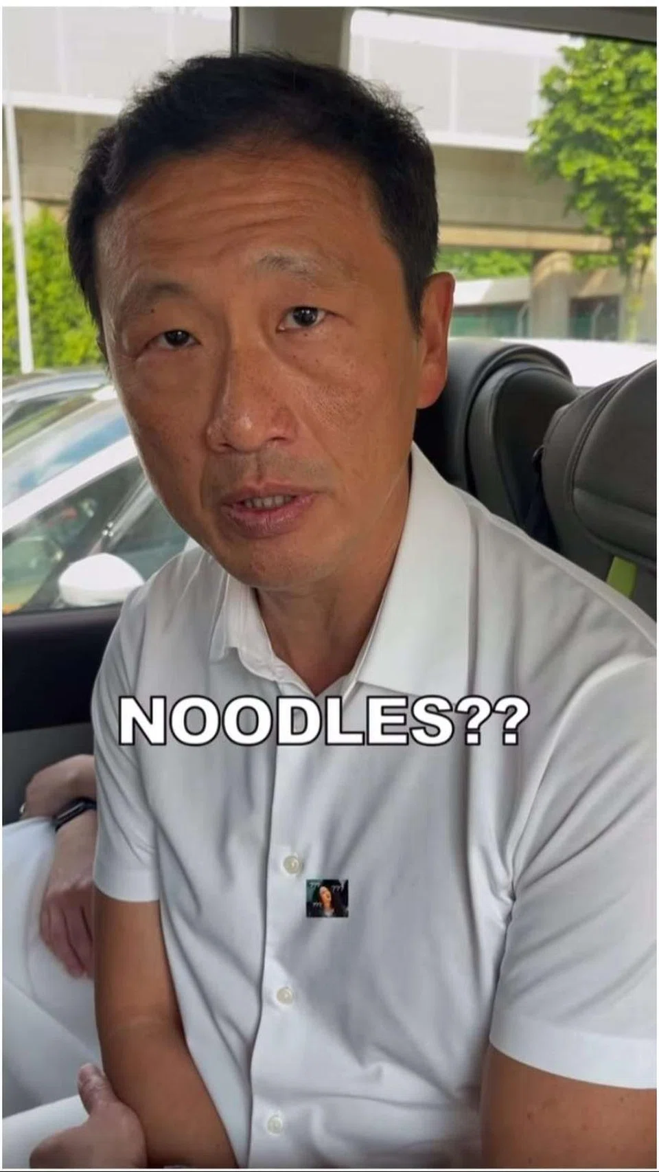 Encik Ong Ye Kung  menasihatkan anggota Parti Tindakan Rakyat yang memakai baju putih supaya berhati-hati apabila makan, terutama makanan yang berkuah kerana ia boleh terpercik dan mengotorkan baju. 