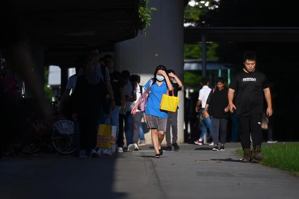 Suhu maksimum harian dijangka sekitar 34-35 darjah Celsius pada kebanyakan hari dalam dua minggu akan datang, kata Khidmat Kaji Cuaca Singapura (MSS) pada 15 Mac.