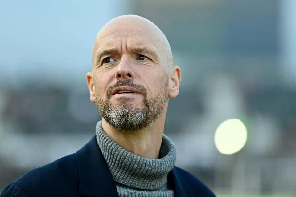 Erik Ten Hag memikul tugas berat memastikan Manchester United dapat menyaingi Manchester City dan Liverpool. 