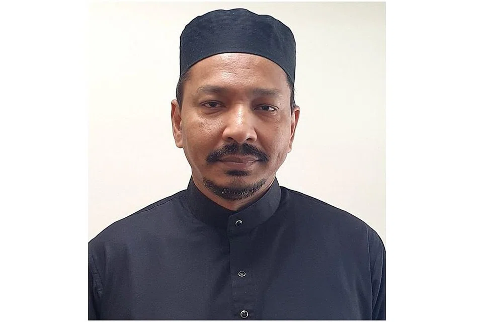 Pengerusi Masjid Jamae Chulia, Encik Rasheed Zaman Mohamed Rashad (atas).