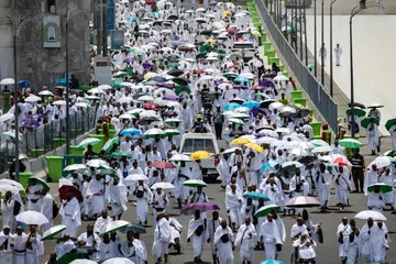 Jemaah haji dari seluruh dunia sudah mula membuat perjalanan ke Mina pada 14 Jun, di tengah-tengah cuaca panas yang dianggar mampu mencecah suhu sehingga 50 darjah Celsius.