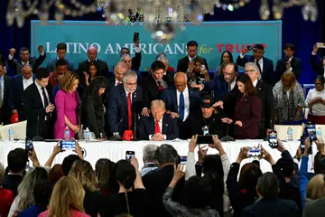 Mantan Presiden Amerika yang juga calon Republikan, Encik Donald Trump sanggup turun padang termasuk mengadakan perbincangan dengan pemimpin masyarakat keturunan Latin di pusat peranginan Miami pada 22 Oktober.