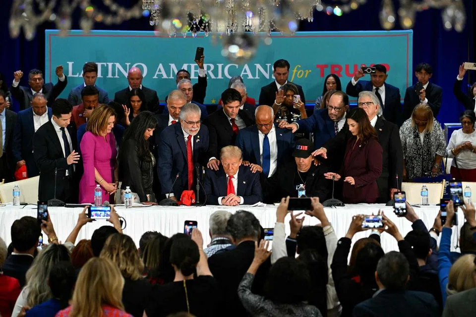 Mantan Presiden Amerika yang juga calon Republikan, Encik Donald Trump sanggup turun padang termasuk mengadakan perbincangan dengan pemimpin masyarakat keturunan Latin di pusat peranginan Miami pada 22 Oktober.