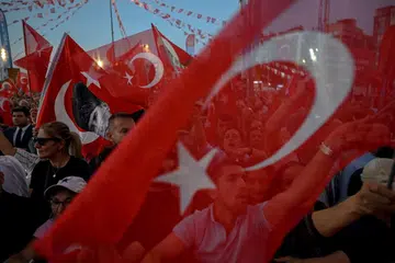 Pendakwa raya Turkey pada 11 September merampas kawalan ke atas sebuah konglomerat yang mempunyai 121 syarikat dan mengarahkan penahanan 10 eksekutifnya atas tuduhan penipuan, lapor media.
