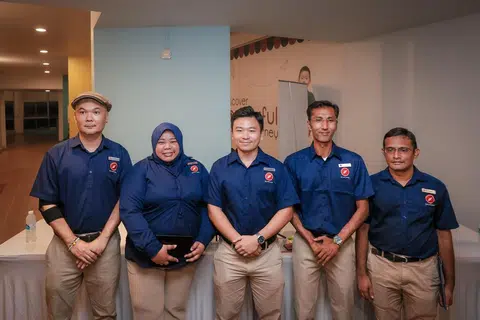 Bakal calon Titik Merah Bersatu (RDU) bagi GRC Jurong East-Bukit Batok (dari kiri) Encik Ben Puah, Cik Liyana Dhamirah, Encik Marcus Neo, Encik Osman Sulaiman dan Encik Harish Mohanadas. 