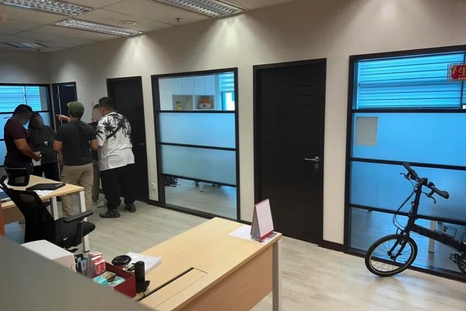 Hellow SG, Relx International