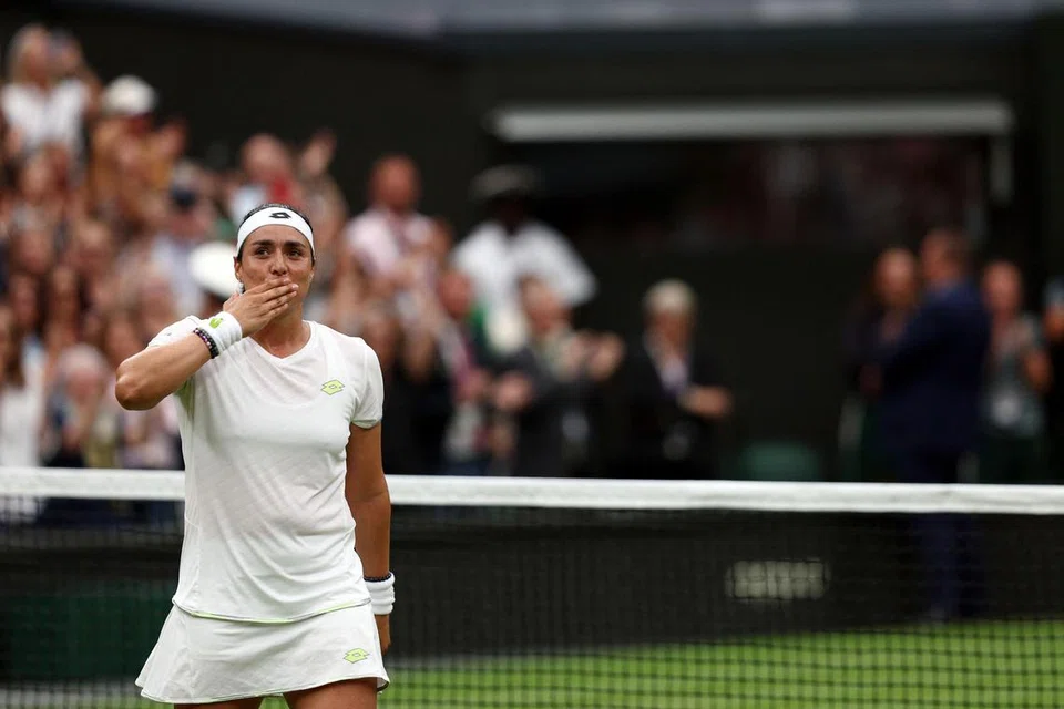 HEBAT: Ons Jabeur menewaskan Aryna Sabalenka bagi memastikan beliau melangkah ke perlawanan akhir perseorangan wanita Wimbledon menentang pemain bukan pilihan Czech Marketa Vondrousova.