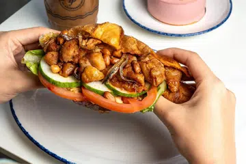 Menu terhad Nasi Lemak Sandwich, dengan beberapa pilihan roti. 