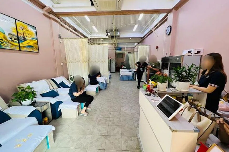 PUSAT URUT HARAM: Tiga wanita berusia antara 42 dengan 48 tahun, ditangkap atas kesalahan di bawah Piagam Wanita 1961 semasa operasi penguatkuasaan di dua pusat urut di Geylang Road.