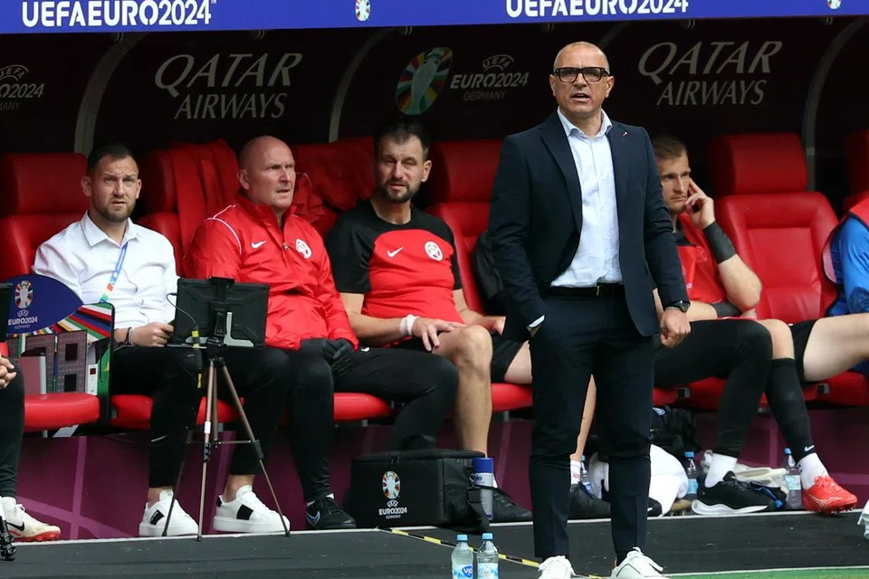 Jurulatih Slovakia, Francesco Calzona, berkata pasukannya melangkah ke perlawanan menentang England tanpa tekanan.