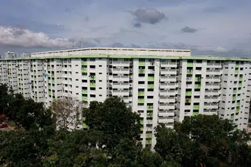 USAHA BERTERUSAN: Perdana Menteri Lee Hsien Loong berkata, usaha membangun Singapura tidak akan berakhir dan pemerintah akan terus mengubah bandar dan seluruh pulau ini. - Foto fail