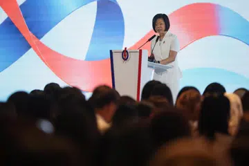 Pengerusi Sayap Wanita PAP, Cik Sim Ann, menyampaikan ucapan di Persidangan Sayap Wanita PAP 2026 bertemakan Women Empowered (Wanita Diperkasa) di hotel Mandarin Oriental Singapore, pada 26 September.