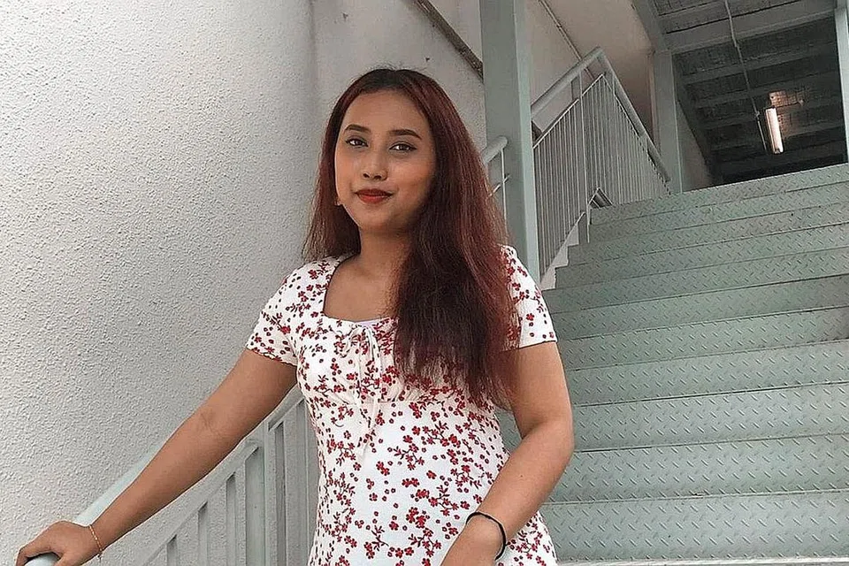 TIMBA PENGALAMAN: Selepas hilang pekerjaan sambilan sebagai pembantu khidmat pelanggan di sebuah kedai di Lapangan Terbang Changi, Cik Nur Aqilah Eddy menemui peluang latihan sebagai pereka UX/UI bersama Firstcom Solutions di bawah Program Pelatih SGUnited. - Foto ihsan NUR AQILAH EDDY