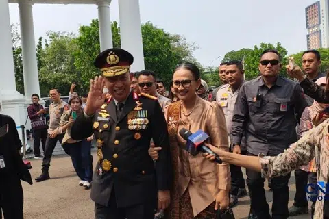 Jeneral Listyo Sigit Prabowo tiba di Istana Presiden di Jakarta pada 1 Oktober 2026 bersama isterinya, menjelang pelantikannya sebagai Ketua Staf Presiden. Beliau digantikan Encik Suyudi Ario Seto sebagai Ketua Polis Negara Indonesia dalam rombakan terbaru pentadbiran Presiden Prabowo Subianto.