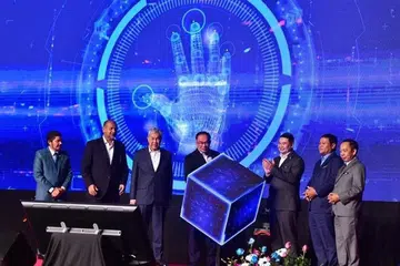 SISTEM BERSEPADU: Perdana Menteri Malaysia, Datuk Seri Anwar Ibrahim (tengah), merasmikan Pangkalan Data Utama (Padu). Turut hadir Timbalan Perdana Menteri, Datuk Seri Dr Ahmad Zahid Hamidi (tiga dari kiri); Menteri Ekonomi, Encik Rafizi Ramli (tiga dari kanan); dan Menteri Digital, Encik Gobind Singh Deo (dua dari kiri).