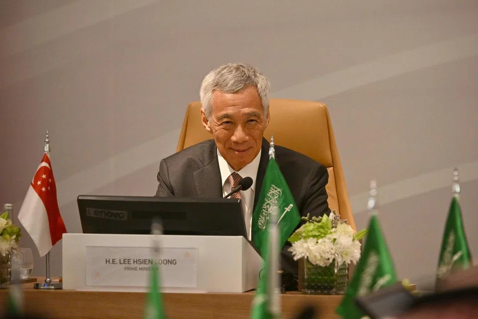 VISI 2030: Perdana Menteri, Encik Lee Hsien Loong, menghadiri sesi taklimat tentang Visi 2030 Saudi, yang merupakan pelan transformasi utama Saudi di bawah pimpinan Putera Mahkota dan Perdana Menteri Arab Saudi, Putera Mahkota Mohammed Salman Al Saud.