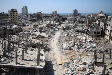 Runtuhan bangunan dapat dilihat di mana-mana termasuk di kawasan Hospital Al-Shifa, di utara Gaza akibat perang antara Hamas dengan Israel yang belum ada penghujungnya.