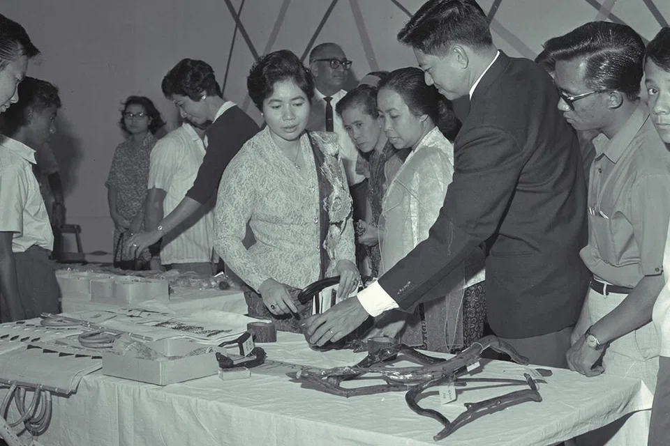 Noor Aishah, Yusof Ishak, volunteer 