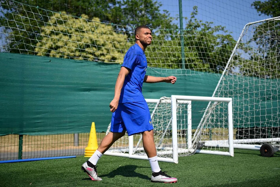 BELUM TAHU: Masa depan Mbappe masih belum diketahui selepas pemain ini mengesahkan beliau tidak akan kekal di PSG sehingga 2025 - tarikh kontraknya tamat.