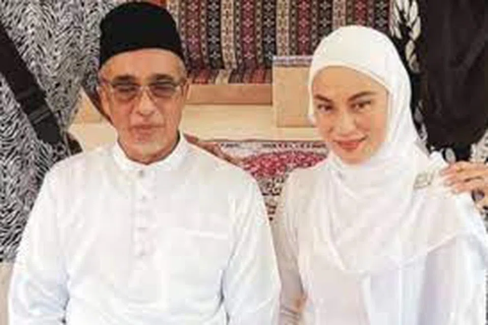 TERTANYA-TANYA MENGAPA: Pelawak Sabri Yunus yang bernikah dengan sahabat seninya, Angeline Tan, menganggap tuduhan pernikahan mereka tidak sah yang dilontar pendakwah, Sheikh Nuruddin Marbu Al Banjari, sebagai sukar dihadam.