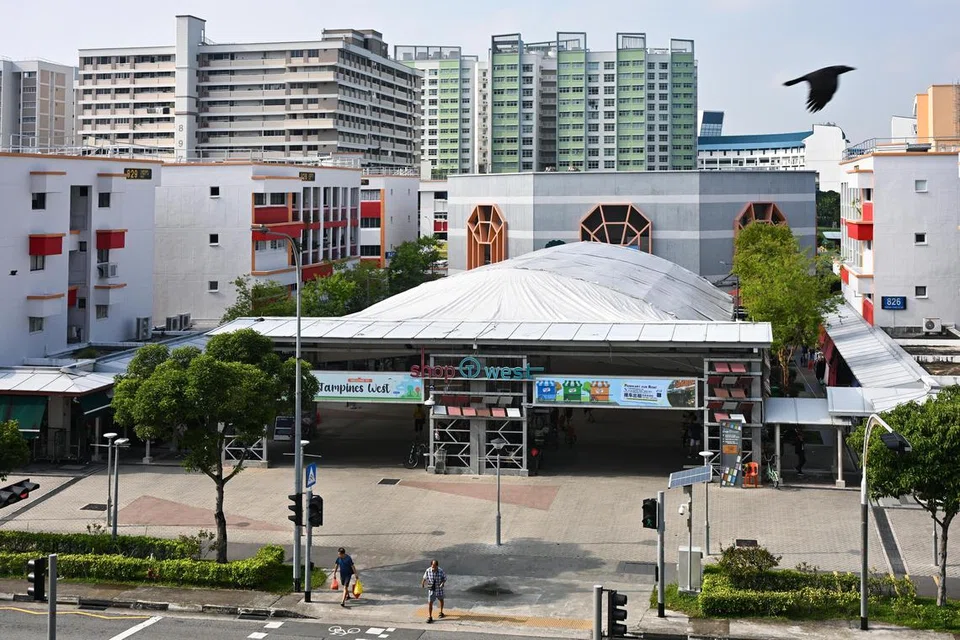 Seorang remaja Singapura berusia 17 tahun merancang melakukan serangan ke atas lelaki bukan Muslim di kawasan lelapang berdekatan Kelab Masyarakat Tampines West pada September. Remaja itu diberkas Jabatan Keselamatan Dalam Negeri (ISD) pada Ogos 2024.