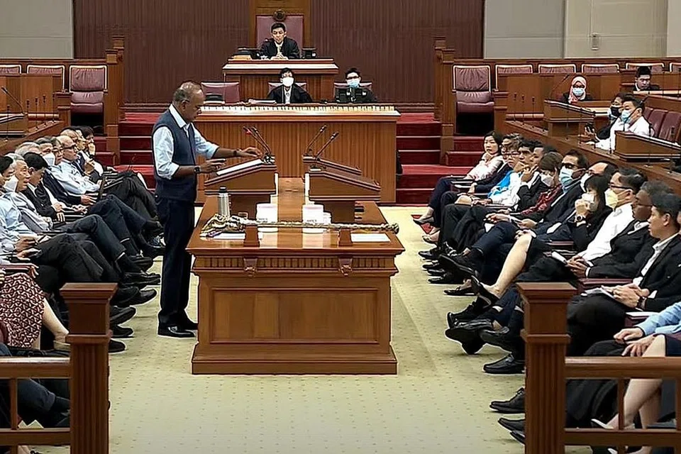 PEMANSUHAN DAN PINDAAN PERLEMBAGAAN: Undang-undang yang menetapkan seks antara lelaki sebagai satu jenayah telah dimansuhkan setelah Parlimen meluluskan pindaannya minggu lalu. - Foto MCI