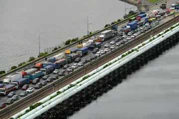 KESESAKAN TRAFIK: Pusat pemeriksaan Tuas dan Woodlands dijangka sesak semasa cuti panjang Deepavali. 
