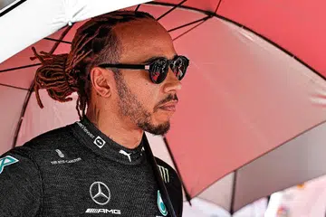 HAMILTON: Sifatkan 'gegaran' kereta sepanjang Grand Prix Azerbaijan minggu lalu sebagai 'pengalaman paling sakit'. - Foto EPA-EFE