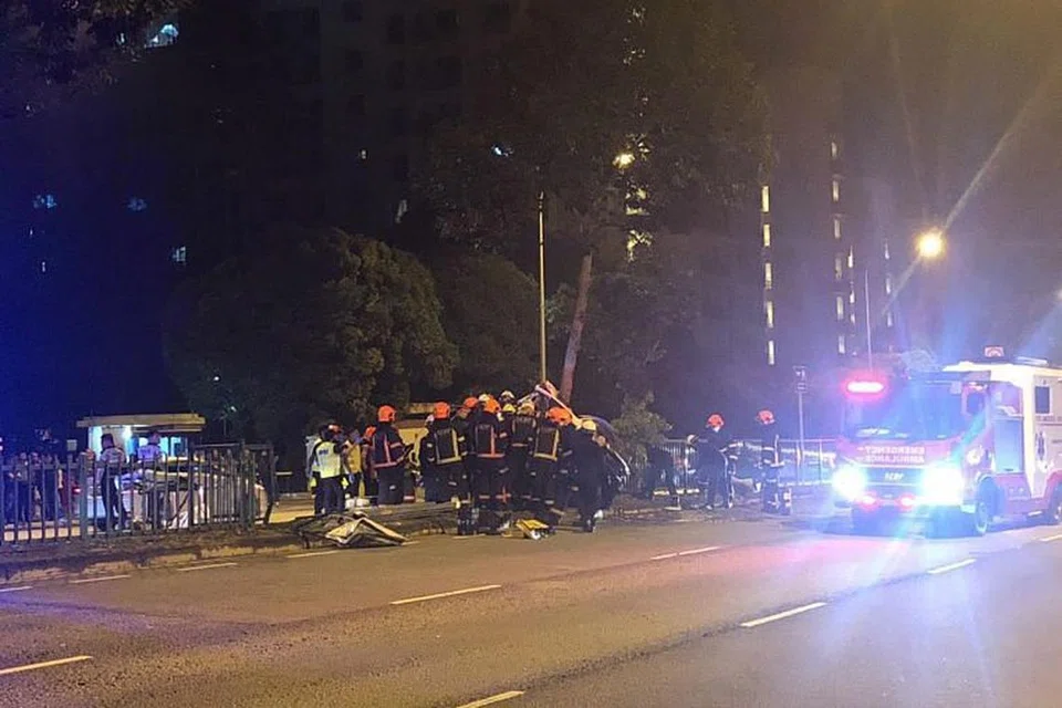 Anggota SCDF di tapak kemalangan. Foto: PEMBACA ST