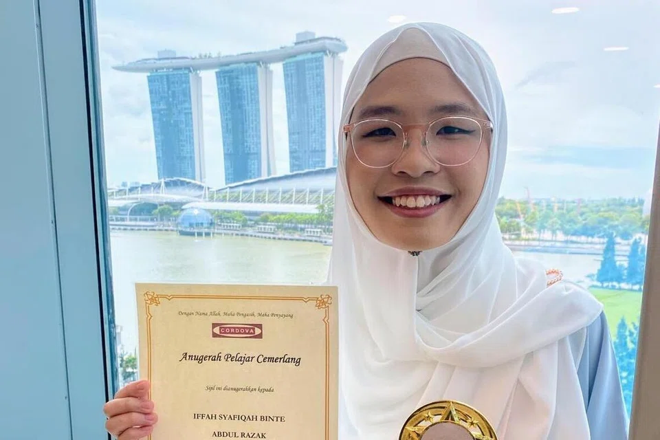 Cik Iffah Syafiqah Abdul Razak, seorang pelajar Cordova, menerima anugerah tempat pertama bagi kohort cawangan Cordova Hougang berturut-turut dari 2018 hingga 2025, serta tersenarai sebagai antara tiga pelajar terbaik bagi kohort Lembaga Penilaian dan Peperiksaan Islam (LPPI) di keseluruhan Cordova. 