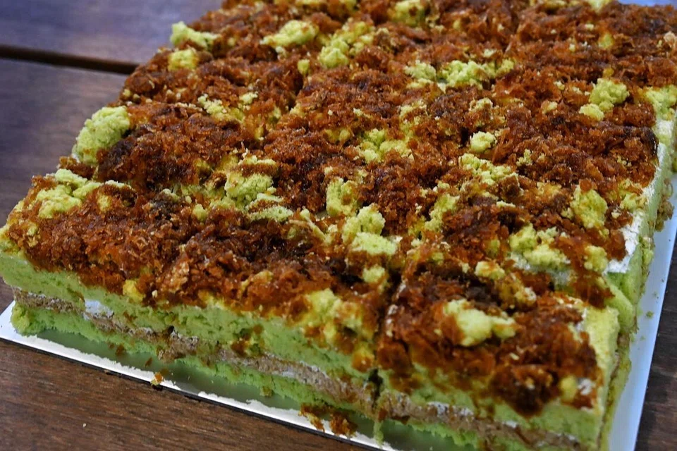 Ollella, kuih Indonesia, lapis legit